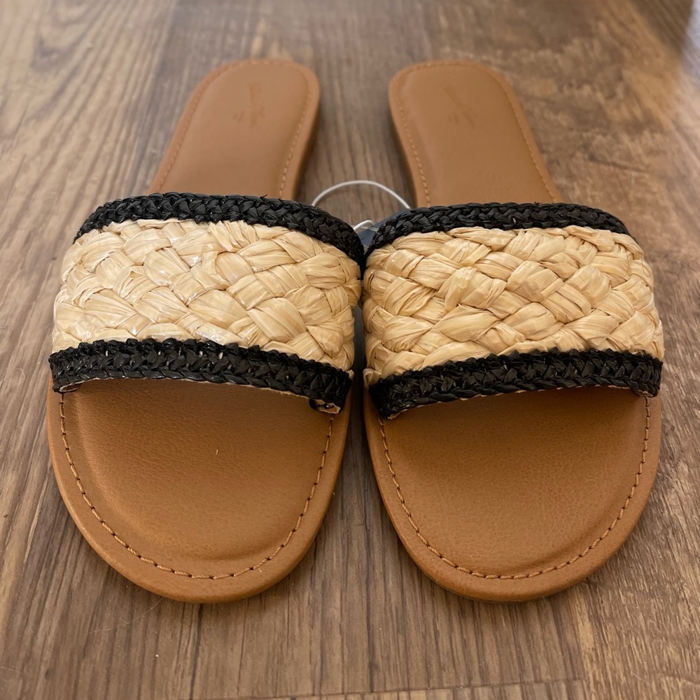 Universal Thread Tan and Black Sandals